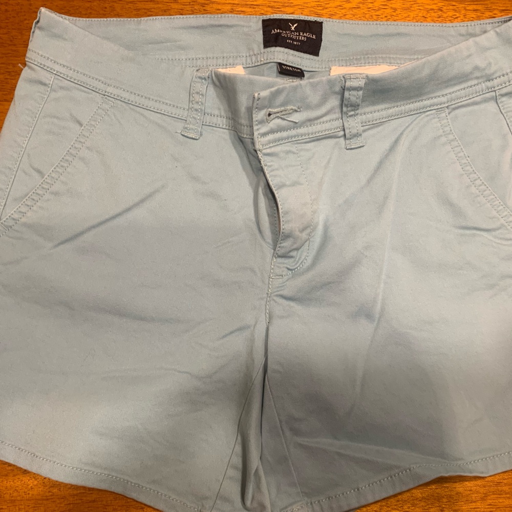 AE khaki shorts sz 4